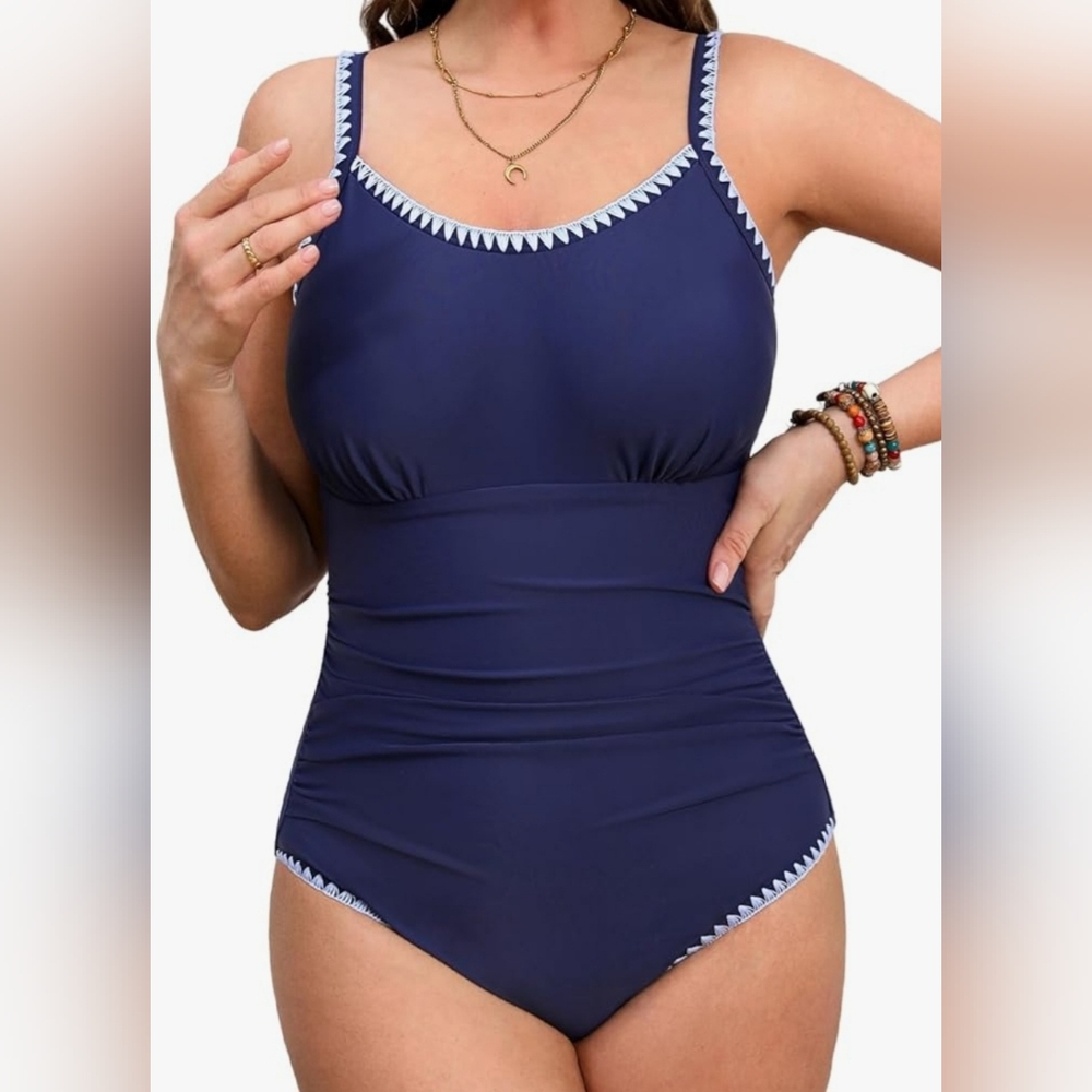 CUPSHE Women's Plus Size One Piece Swimsuit Swimwear
